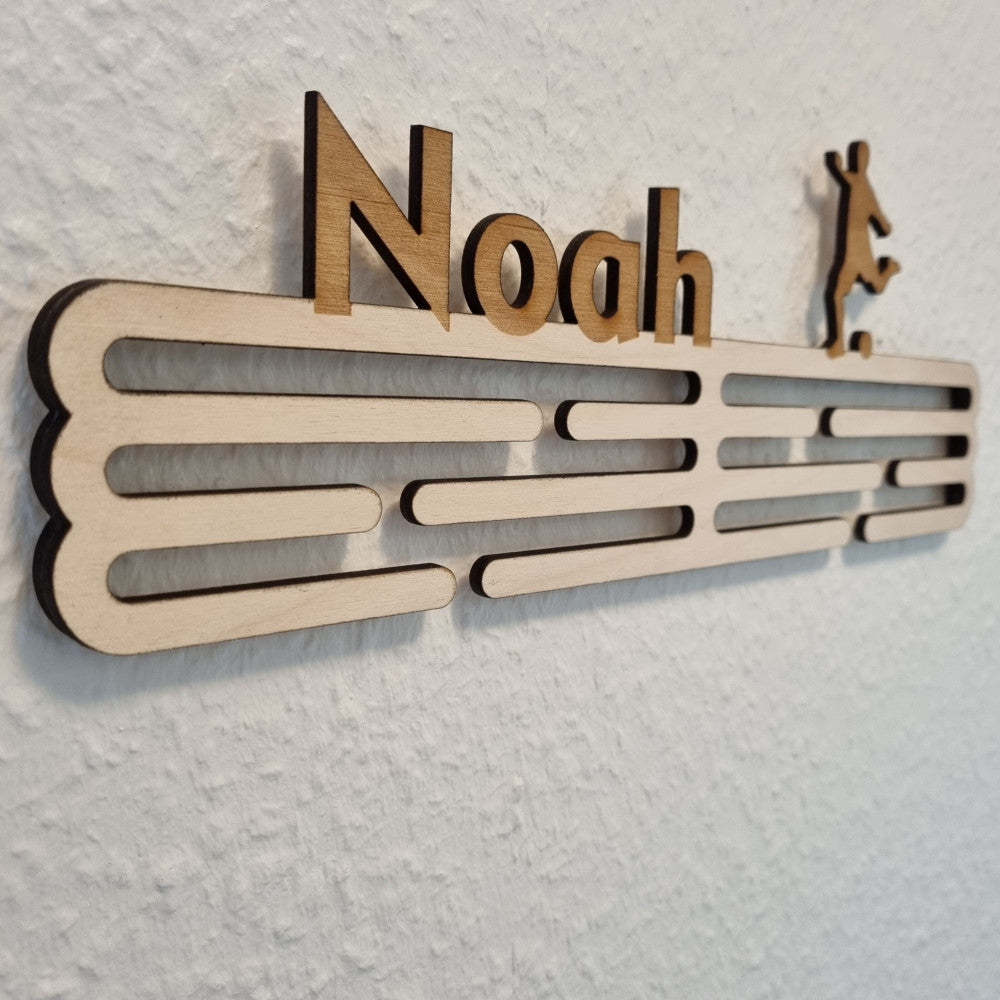 Medaljeholder med navn og figur Woodenfactory